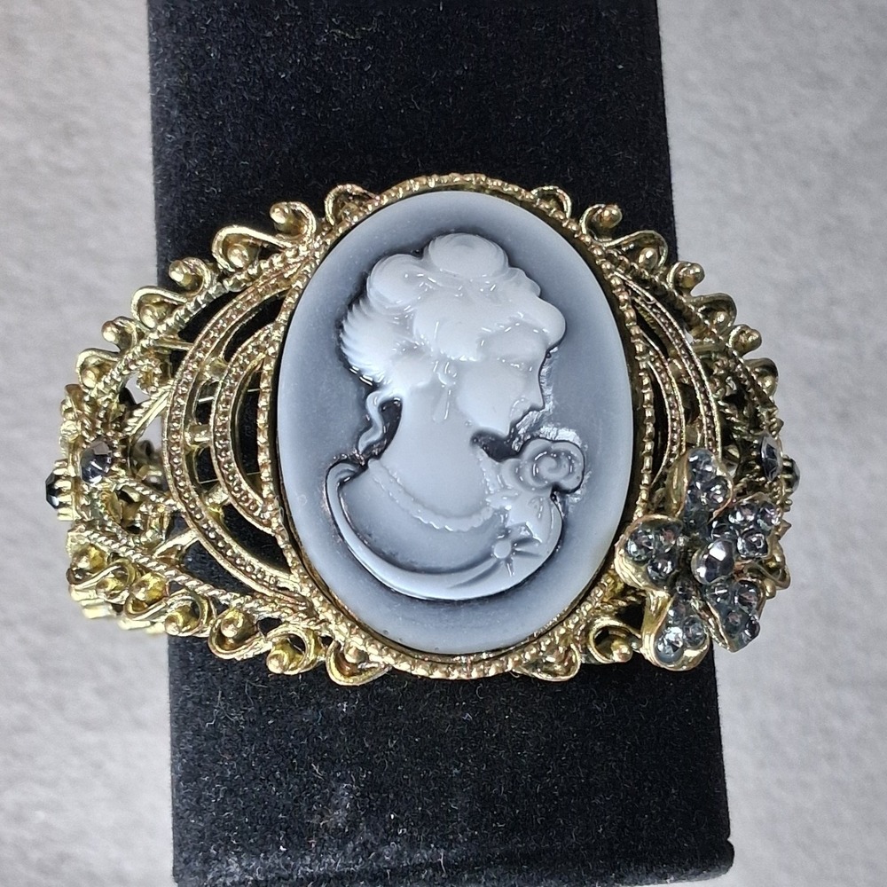 Vintage Style Gray Cameo Jewelry Set - Modern Victorian Revival Cuff & Brooch - Picture 2 of 16